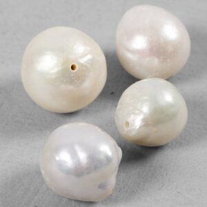 Ferskvandsperler, diam. 13-14 mm, hulstr. 0,8 mm, Gennemboret på langs, perlemor, 4 stk./ 1 pk.